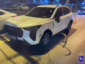 Автомобиль и самокат не разъехались ночью в Самаре
