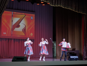 «Победа будет за нами!» В Самарской области прошел первый концерт Международного антифашистского форума «Гитары в строю»
