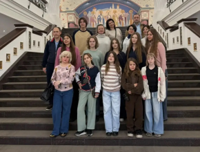 Несмотря на ветер и прохладную осеннюю погоду, лауреаты фестиваля молодежной журналистики «Свой взгляд» сегодня изучают Тольятти!