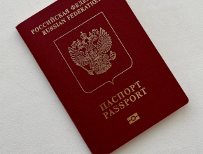 Россиянам разрешили заселяться в отели по правам или загранпаспорту