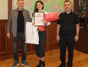 «Им благодарна полиция»: сотрудники правоохранительных органов наградили жителя Тольятти за спасение от мошенничества