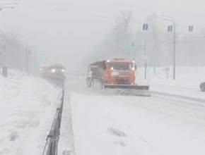 «Держу на личном контроле текущую ситуацию в Самарской области в условиях сильного снегопада и ход работ по ликвидации его последствий», - поделился в своих социальных сетях Вячеслав Федорищев