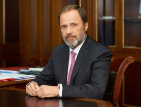 Сегодня свой день рождения отмечает Полномочный представитель Президента РФ в Приволжском федеральном округе Игорь Комаров