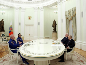 «Мы вместе очень многое сделали». Владимир Путин и Александр Лукашенко встретились с участниками 21-й экспедиции на МКС