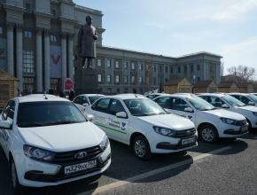 40 новых LADA Granta! Губернатор Дмитрий Азаров передал новые автомобили медицинским учреждениям Самарской области