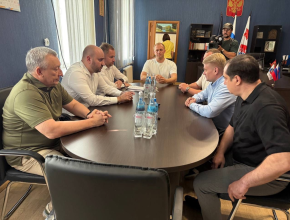 Губернатор Самарской области сегодня работает в Снежном