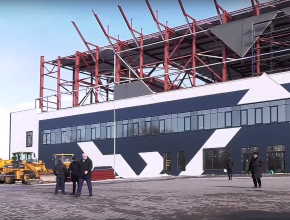 Игорь Комаров и Дмитрий Азаров оценили ход строительства крупнейшего крытого футбольного манежа в Самаре 