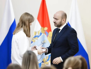 Вячеслав Федорищев вручил паспорта юным жителям Самарской области