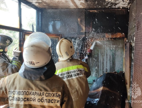 Пожар на ул. Горького, 92. Тольяттинские пожарные ликвидировали возгорание на балконе в многоэтажном доме