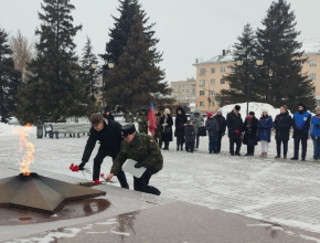 Чтобы помнили... В День защитника Отечества на площади Свободы прошло памятное мероприятие