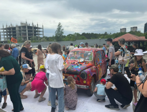 В честь Дня города и Дня защиты детей на площади у Дворца культуры «Тольяттиазот» прошло праздничное мероприятие