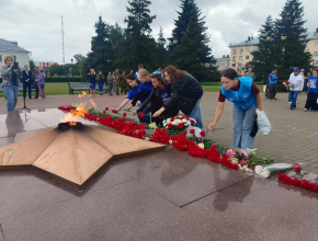 В Центральном районе на площади Свободы состоялся митинг, посвящённый Дню памяти и скорби
