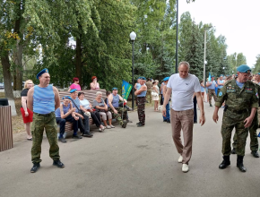 Голубые береты в парке Победы