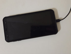 Признавайтесь: ставите смартфон на зарядку на ночь и кладёте под подушку?