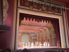 Самарский театр оперы и балета сегодня представил легендарную новогоднюю историю, - балет 