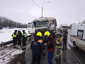 Две фуры столкнулись на трассе М5 