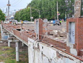 Продолжаются ремонтные работы на улице Революционной