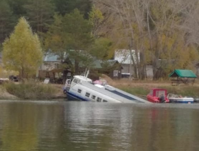 Полузатопленное судно обнаружили тольяттинцы на берегу Жигулёвского моря в Зелёной зоне