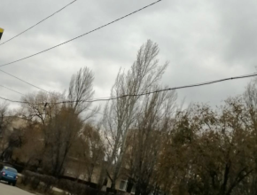 Осторожно: провисает провод во втором квартале Тольятти