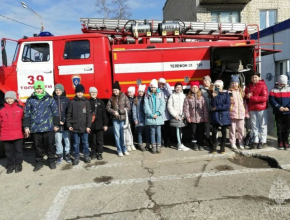 Экскурсия в пожарную часть: школьники Тольятти познакомились с работой пожарных