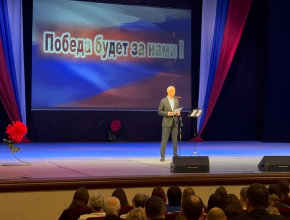 Глава Тольятти Николай Ренц выступил на митинге-концерте в поддержку военнослужащих, участвующих в СВО
