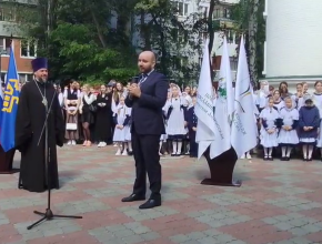 Губернатор Вячеслав Федорищев поздравил учащихся и преподавателей Тольяттинской классической гимназии с 30-летним юбилеем учебного заведения