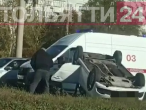 Авария с перевёртышем на улице 40 лет Победы в Тольятти