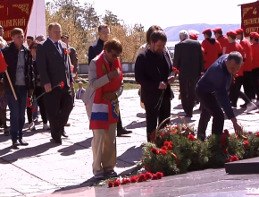 «Преемственность поколений». Традиционная акция памяти воинов Великой Отечественной состоялась в Тольятти накануне Дня Победы