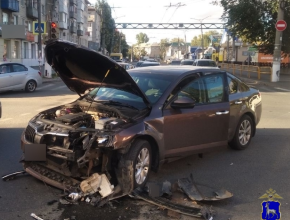Ошибка при повороте налево привела к аварии