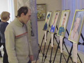 40 судеб, 40 взглядов... В Тольятти открылась выставка портретов 