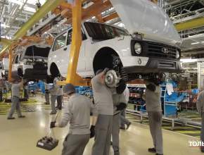 Чем встретил наш город и главный завод 100 студентов со всей страны? 