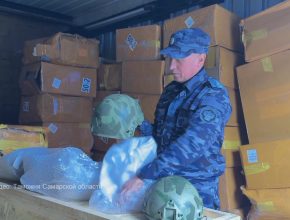 Самарские таможенники передали военным 14 дронов и 500 шлемов