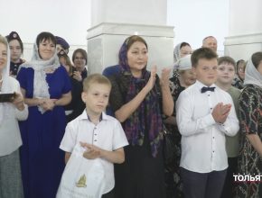 Тысячи детских голосов прозвучали в этом году в Тольятти! Фестиваль «Пасхальная капель» вновь объединил юных артистов, художников, поэтов и режиссеров со всей области