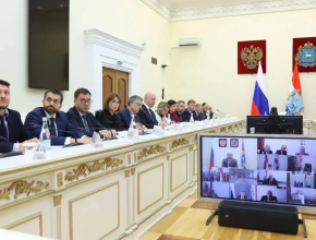 Старт отопительного сезона, поддержка многодетных семей, новая структура кабмина региона. Вячеслав Федорищев провёл оперативное совещание областного правительства