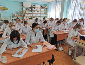 Тольяттинские студенты-медики стали получать стипендии из городского бюджета