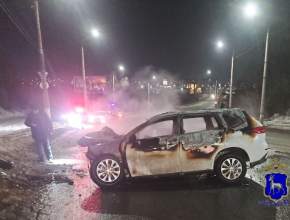 Врезался в световую опору и загорелся. Раннее утро в Сызрани началось с ДТП