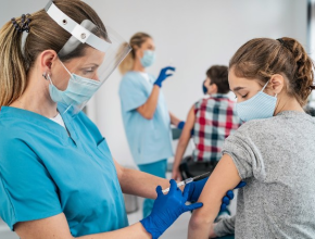 Более 4500 подростков прошли вакцинацию от COVID-19 в Самарской области