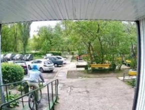 Замели дворников. В Тольятти полицейские задержали подозреваемых в краже велосипеда из подъезда