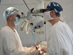 Тольяттинские нейрохирурги провели сложную операцию пациентке с редкой патологией мозга