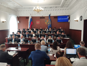 Содержание набережной Автозаводского района, модернизация автодорог, контроль за большегрузами. В Тольятти прошло очередное заседание Думы