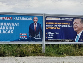 Вся Турция в предвыборных плакатах: Реджеп Тайип Эрдоган или Кемаль Кылычдароглу?