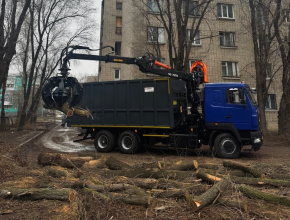  Илья Сухих:«Зеленстрой» получил новую технику — 11-кубовый ломовоз с манипулятором»