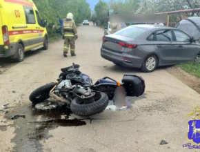 Мотоциклист не уступил дорогу автомобилю и попал в больницу