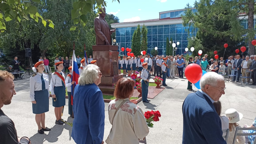 Памятник Красюку Тольятти. День города 15 июля. День города Тольятти. Памятные встречи