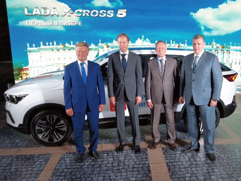 Питер лада фото Первый автомобиль LADA X-cross 5 сошёл с конвейера завода "ЛАДА" в Санкт-Петербу